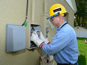 A Tampa Electric meter mechanic gets the job done with an easy-to-access customer meter.
